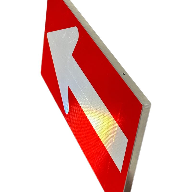 L400*W280*H2.0mm 3M रिफ्लेक्टिव फिल्म एरो बोर्ड ट्रैफिक साइन रोड सेफ्टी के लिए अनुकूलन योग्य