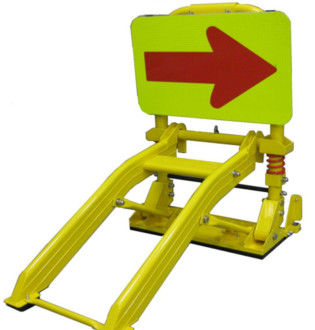 फोल्डेबल 660 मिमी चौड़ाई पोर्टेबल वाहन बैरिकेड इलेक्ट्रोस्टैटिक छिड़काव के साथ निर्माण क्षेत्रों के लिए