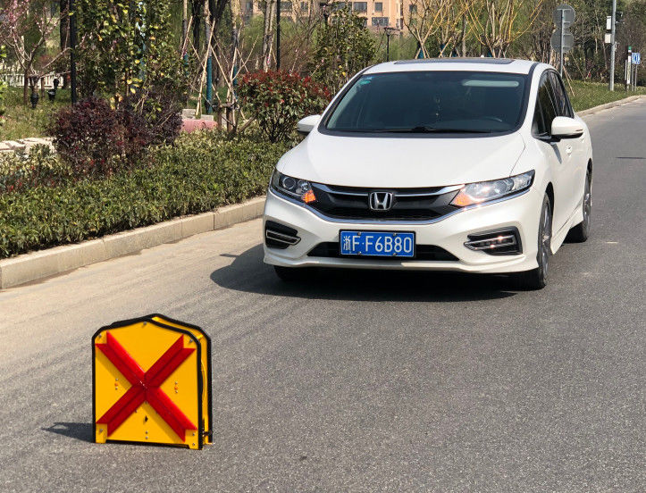 जलरोधक एलईडी तीर बोर्ड 3500 मिमी retractable प्रकाश पट्टी और A5052 एल्यूमीनियम मिश्र धातु निर्माण के साथ